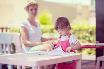 Image showing mom and little daughter drawing a colorful pictures