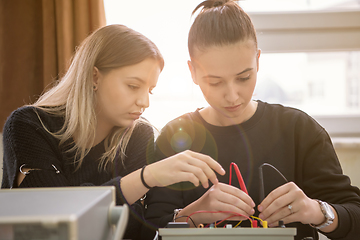 Image showing students doing practice in the electronic classroom