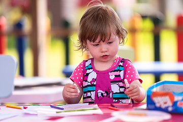 Image showing little girl drawing a colorful pictures