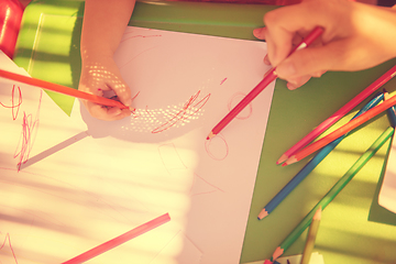 Image showing mom and little daughter drawing a colorful pictures