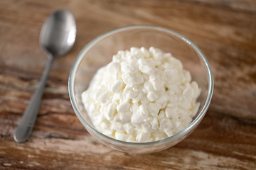 Image showing close up of cottage cheese in bowl on wooden table