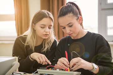 Image showing students doing practice in the electronic classroom