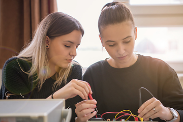 Image showing students doing practice in the electronic classroom