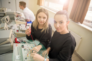 Image showing students doing practice in the electronic classroom