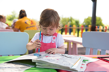 Image showing little girl drawing a colorful pictures