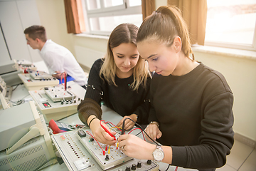 Image showing students doing practice in the electronic classroom