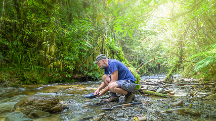 Image showing panning for gold