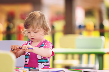 Image showing little girl drawing a colorful pictures