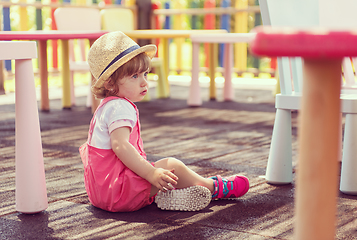 Image showing little girl drawing a colorful pictures