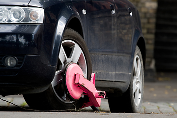 Image showing Clamped car