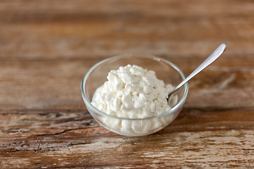 Image showing close up of cottage cheese in bowl on wooden table