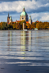 Image showing The Hannover city new town hall over Maschsee lake