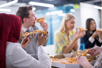 Image showing multiethnic business team eating pizza