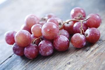 Image showing red grapes