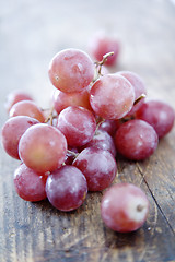 Image showing red grapes