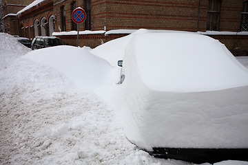 Image showing Snow covered cars