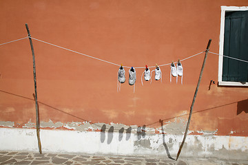 Image showing Clothesline with shoes.