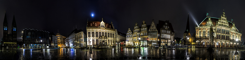 Image showing Night Skyline of Bremen main market square