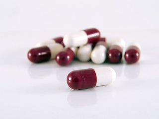 Image showing Pills over white