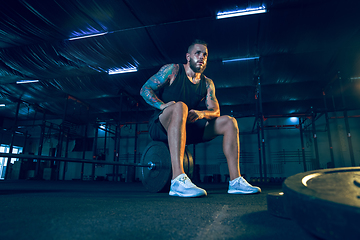 Image showing Young healthy man athlete preparing for training in the gym