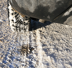 Image showing Snow adhering to the car