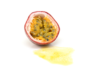 Image showing Half a purple passion fruit in cross section