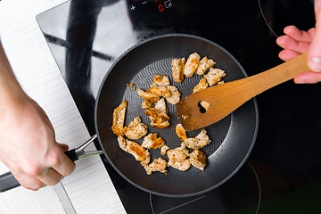 Image showing Preparing low fat fried chicken for dinner on induction plates