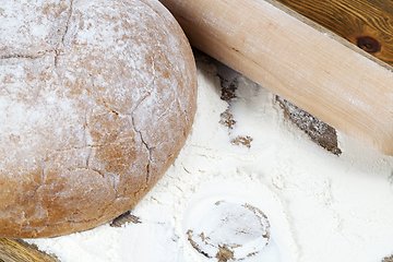 Image showing Rolling pin and flour