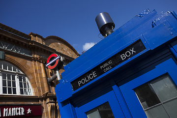 Image showing Traditional British public call police box 