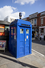 Image showing Traditional British public call police box 