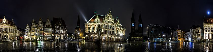 Image showing Night Skyline of Bremen main market square