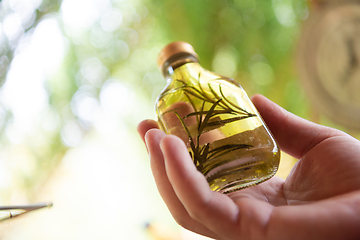 Image showing potion bottle in hand of herbalist