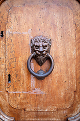 Image showing old wooden head door knob