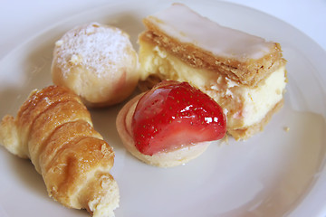 Image showing Assorted fancy pastries