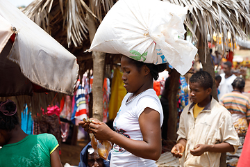 Image showing Malagasy woman transport cargo on head