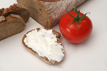 Image showing Bread with cream cheese and tomato