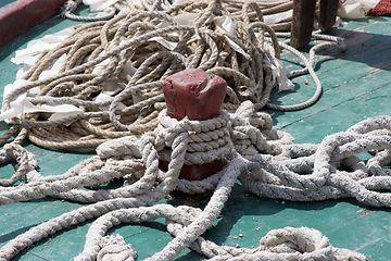 Image showing Rope of boat knotting