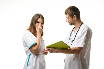 Image showing Doctor shows the nurse the error in prescribing the patient\'s treatment