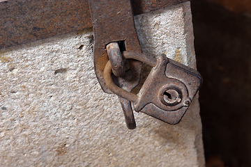 Image showing Old rusty padlock