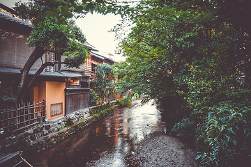 Image showing Traditional japanese houses on Shirakawa river, Gion district, K