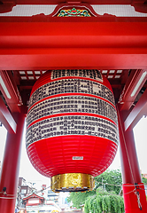 Image showing Lantern in Kaminarimon gate, Senso-ji temple, Tokyo, Japan