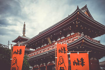 Image showing Kaminarimon gate and pagoda in Senso-ji temple, Tokyo, Japan