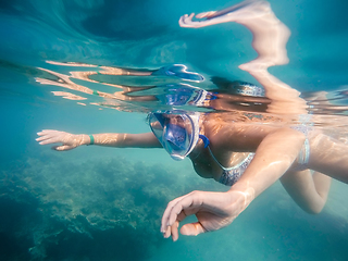 Image showing woman snorkel in shallow water