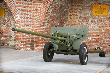 Image showing Anti-tank 57-mm gun ZIS-2 during Second World War outdoor exhibition in N.Novgorod Kremlin