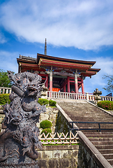 Image showing Dragon statue in front of the kiyomizu-dera temple, Kyoto, Japan