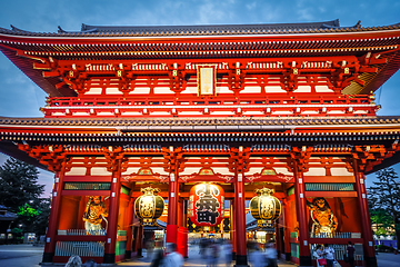 Image showing Kaminarimon gate and Lantern, Senso-ji temple, Tokyo, Japan