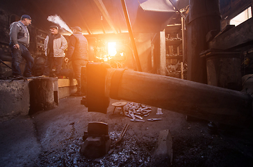 Image showing Old mechanical hammer in blacksmith traditional workshop