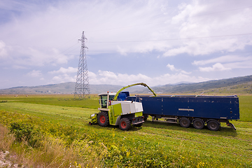 Image showing combine machine loading bunker of the truck