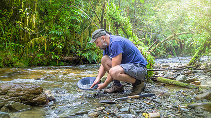 Image showing panning for gold