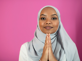 Image showing African Muslim woman makes traditional prayer to God